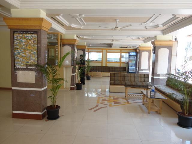 Om Sai Palace Hotel Pune Eksteriør billede